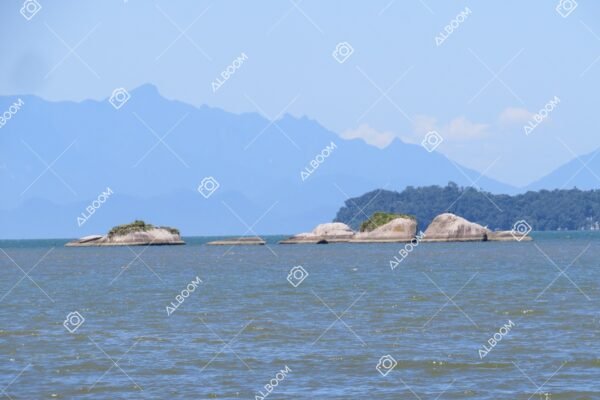 Praia do Jabaquara e Praia do Pontal na cidade Histórica de Paraty - Image 7