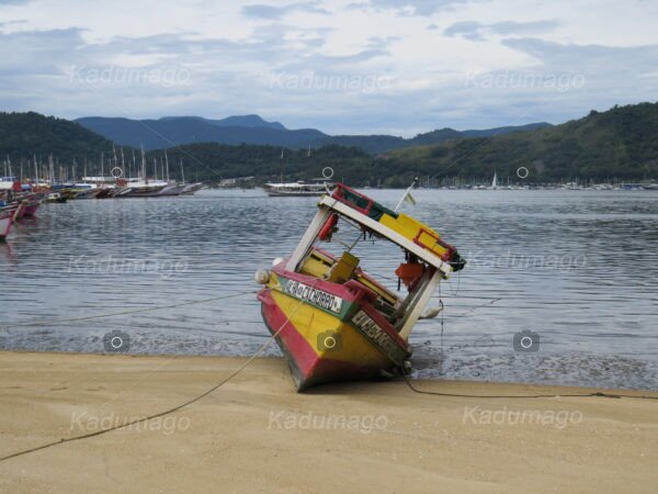 Barco na Prainha da Praça da Bandeira - Image 2