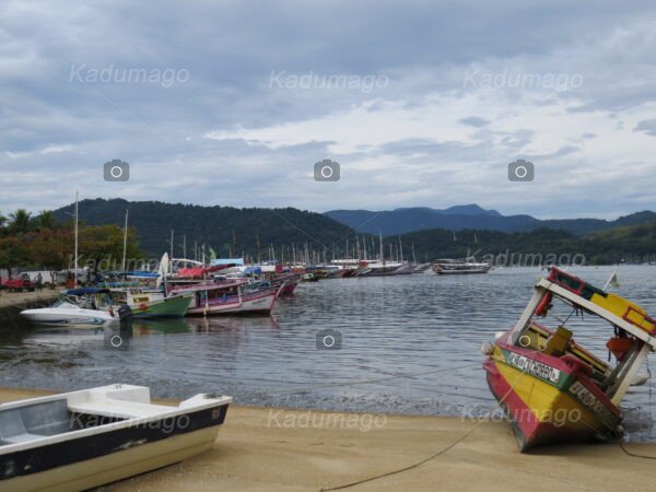 Barco na Prainha da Praça da Bandeira - Image 3