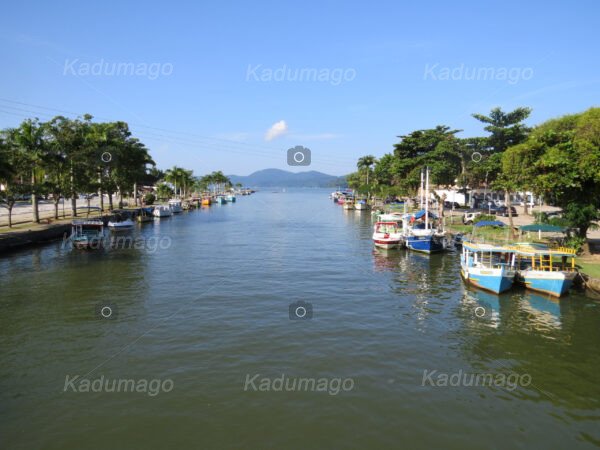 Rio Perequê-Açu na Cidade histórica de Paraty