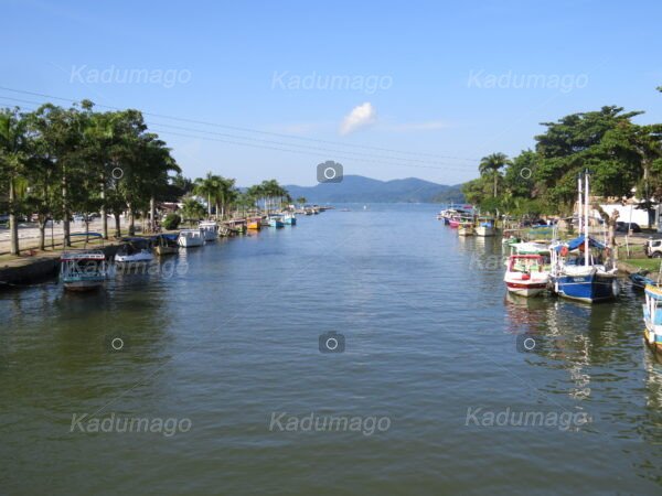 Rio Perequê-Açu na Cidade histórica de Paraty - Imagem 2
