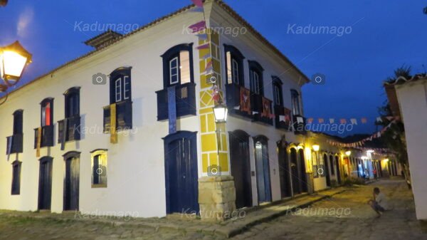 Rua Dna. Geralda no Centro histórico de Paraty a Noite - Image 2